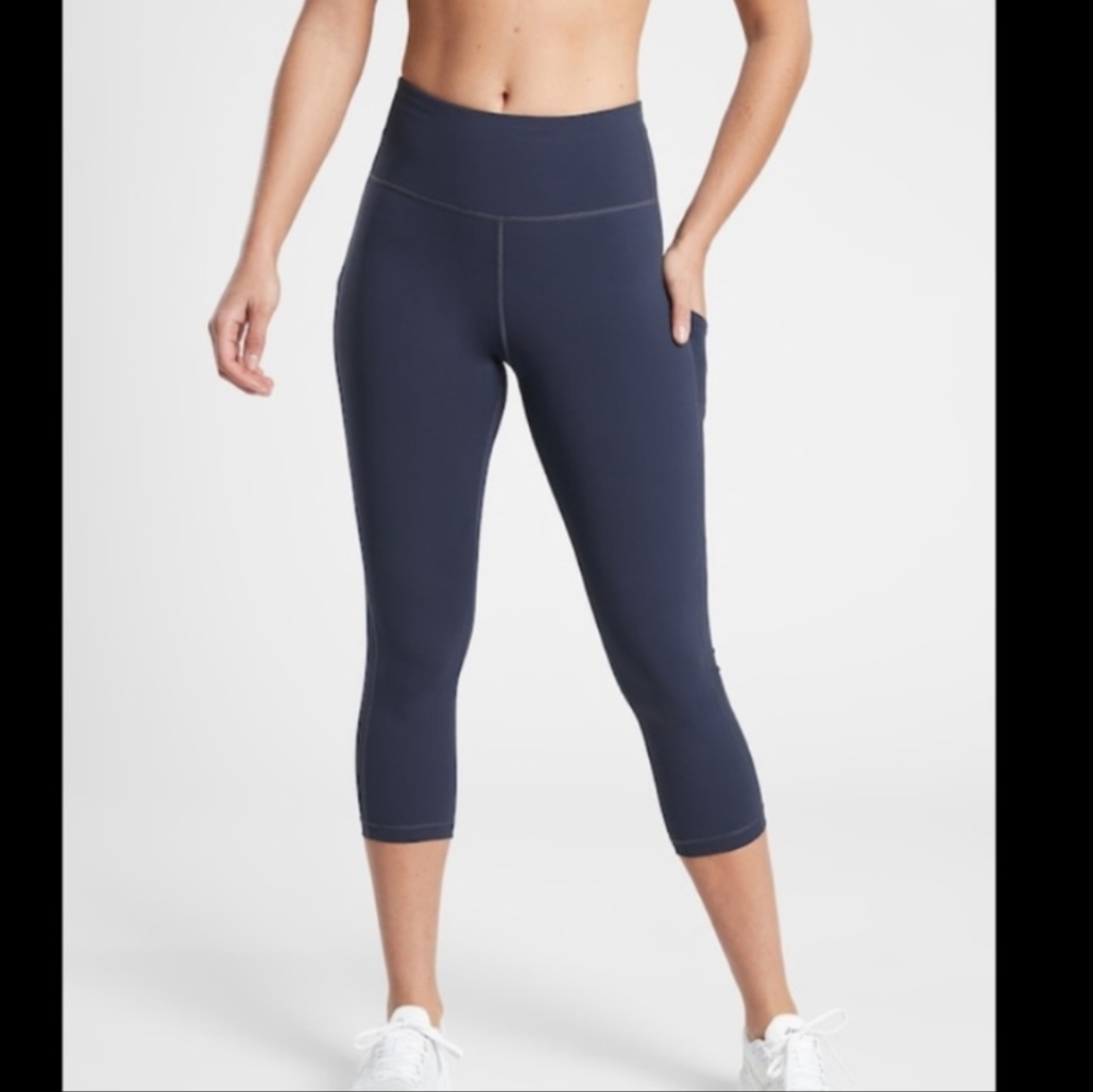 ✨[ATHLETA] Ultimate Stash Pocket Capri Performance Leggings, XS